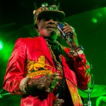 El Nowa Reggae vuelve a convertir la playa de Vilanova en una pequeña Jamaica