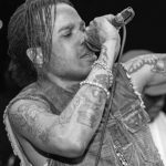 Tommy Lee aparece en el Halloween de Banyoles con su dancehall oscuro y diabólico