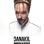 Danakil critica a los medios de comunicación en «Mediatox» su nuevo videoclip